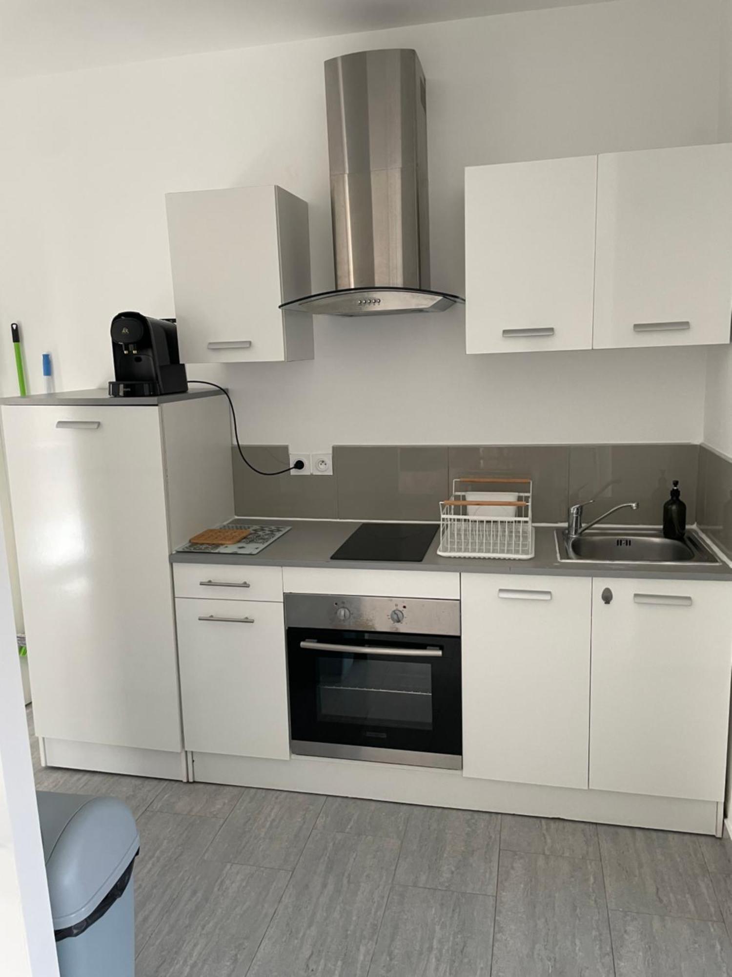Appartement T2 Avec Terrasse Et Cour Cavaillon Eksteriør billede