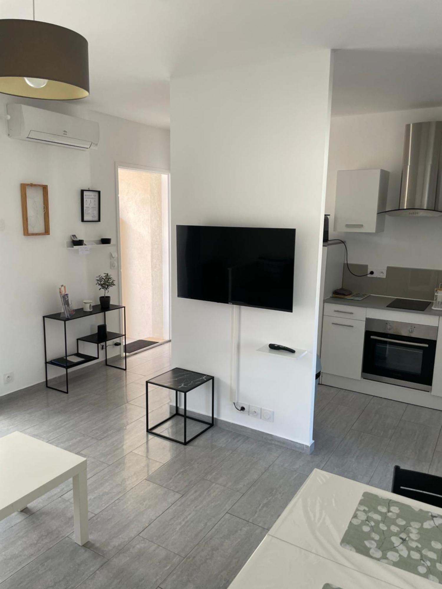 Appartement T2 Avec Terrasse Et Cour Cavaillon Eksteriør billede