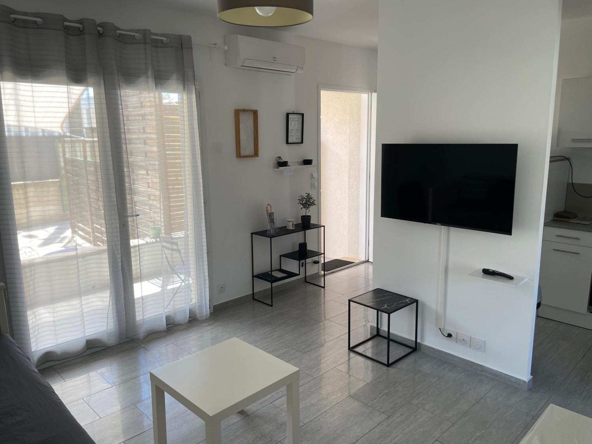 Appartement T2 Avec Terrasse Et Cour Cavaillon Eksteriør billede