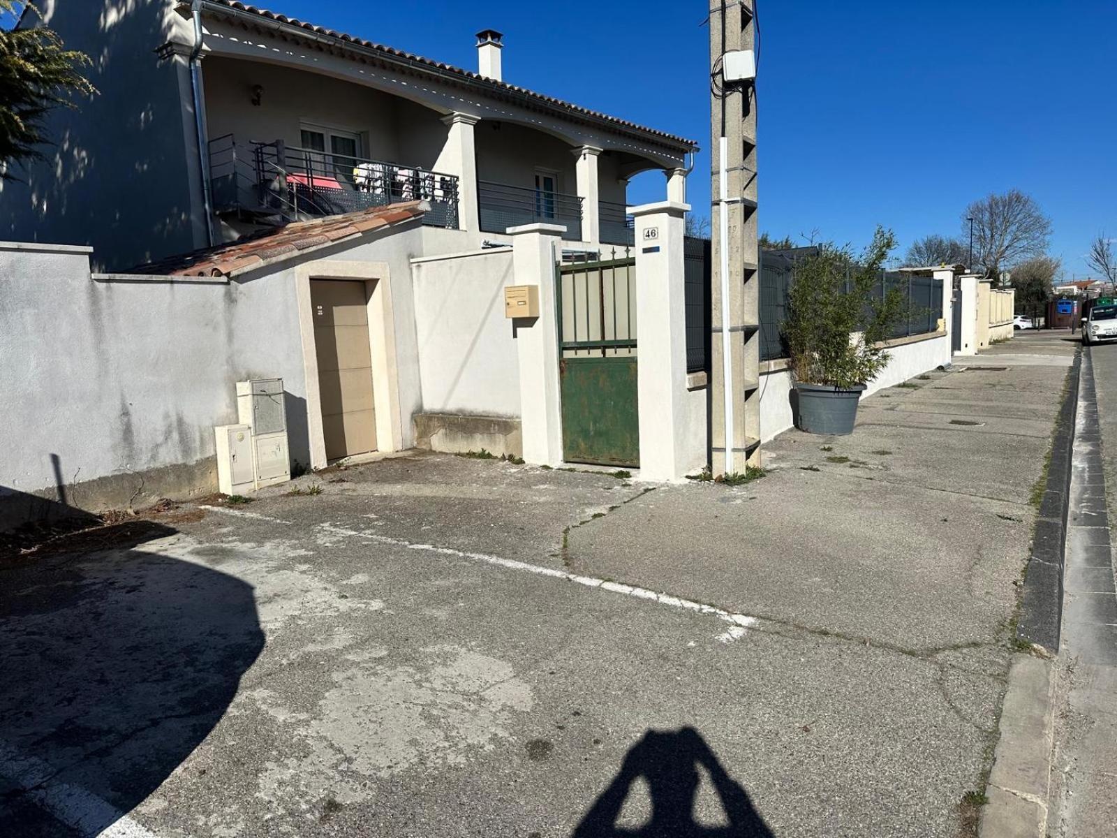 Appartement T2 Avec Terrasse Et Cour Cavaillon Eksteriør billede