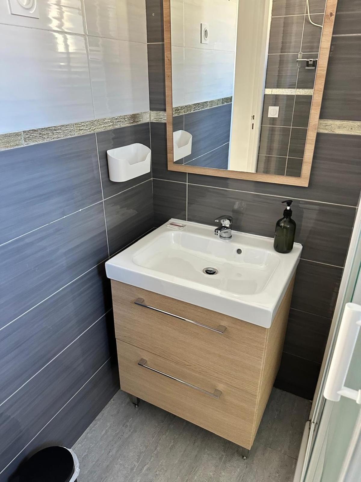 Appartement T2 Avec Terrasse Et Cour Cavaillon Eksteriør billede