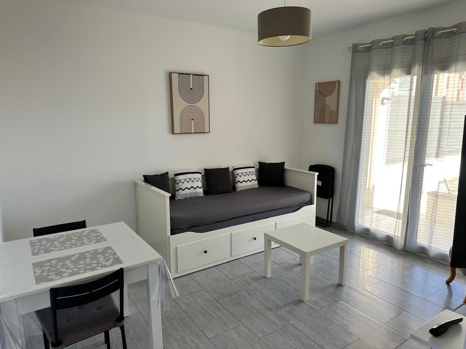 Appartement T2 Avec Terrasse Et Cour Cavaillon Eksteriør billede
