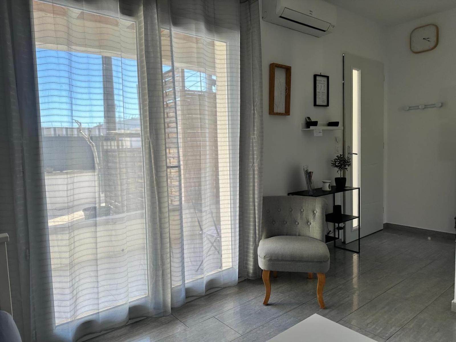 Appartement T2 Avec Terrasse Et Cour Cavaillon Eksteriør billede