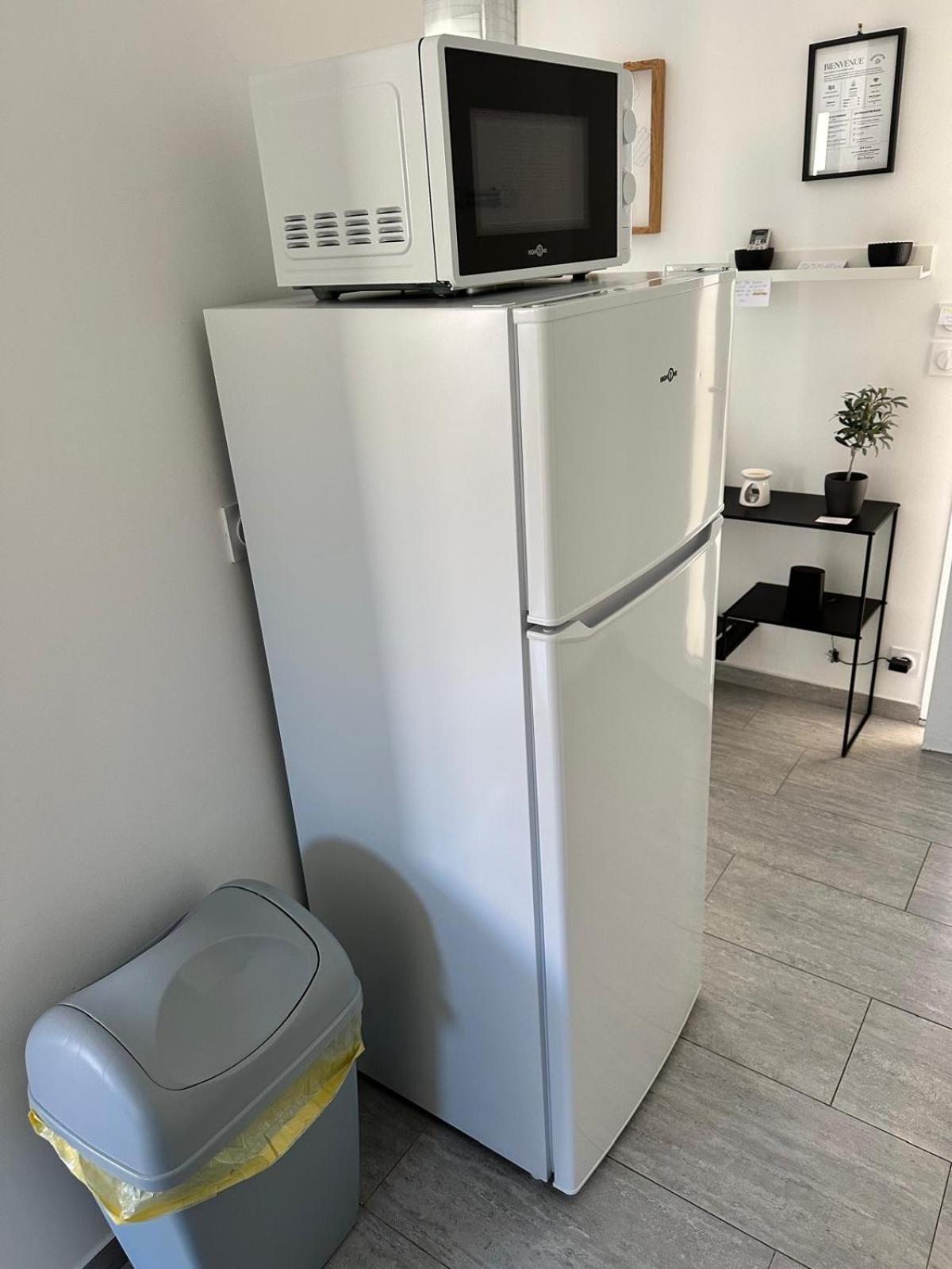 Appartement T2 Avec Terrasse Et Cour Cavaillon Eksteriør billede
