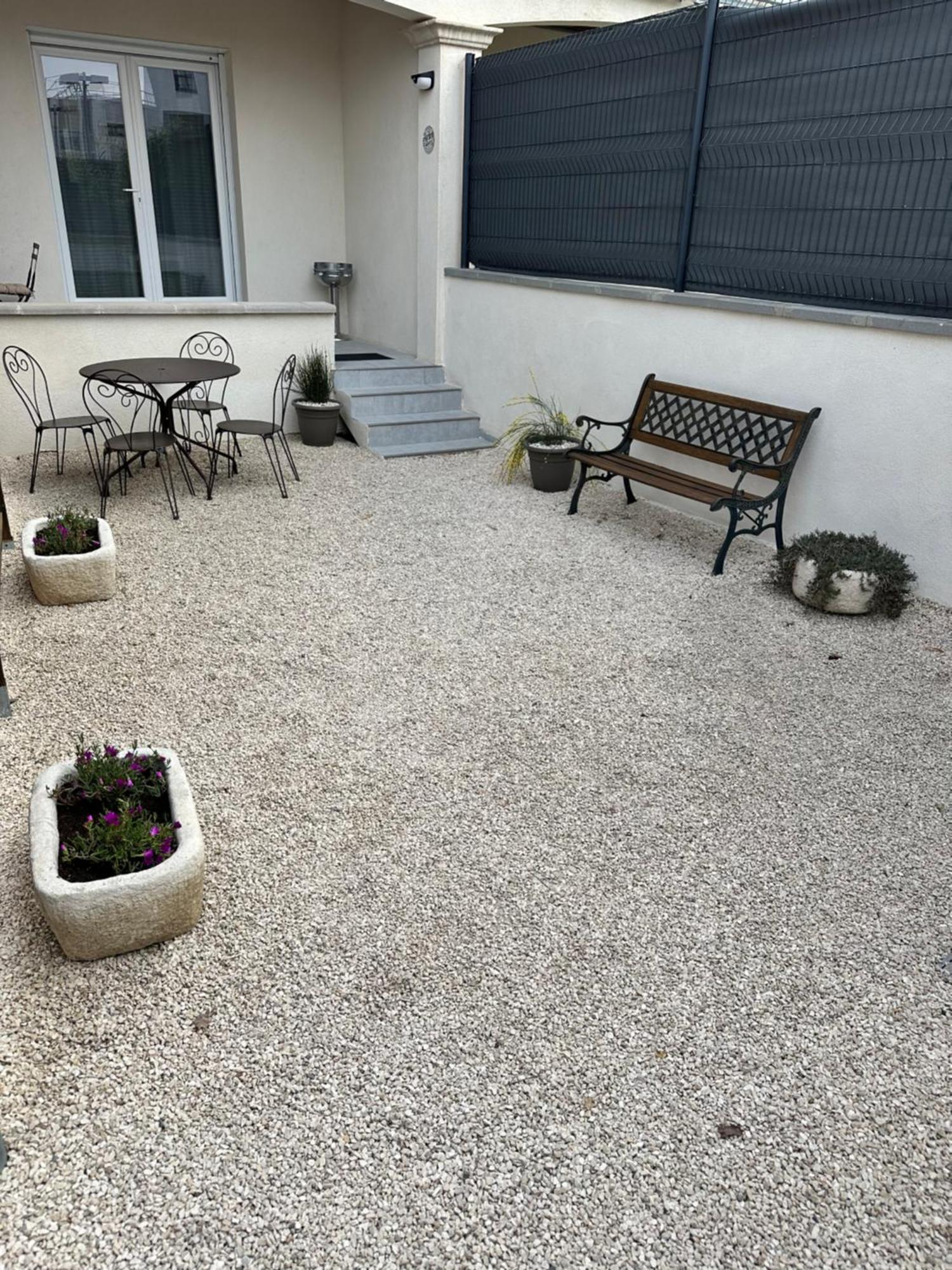 Appartement T2 Avec Terrasse Et Cour Cavaillon Eksteriør billede