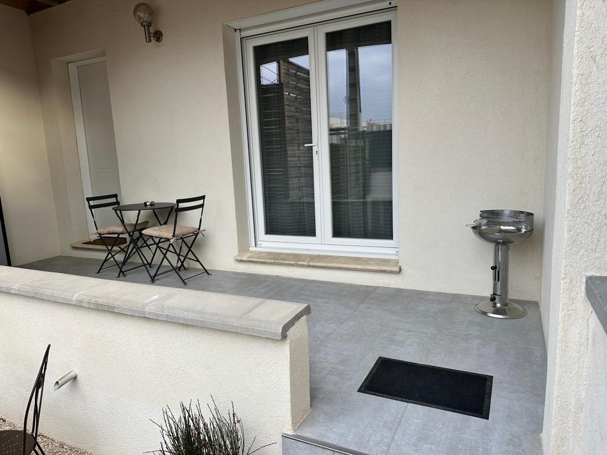 Appartement T2 Avec Terrasse Et Cour Cavaillon Eksteriør billede