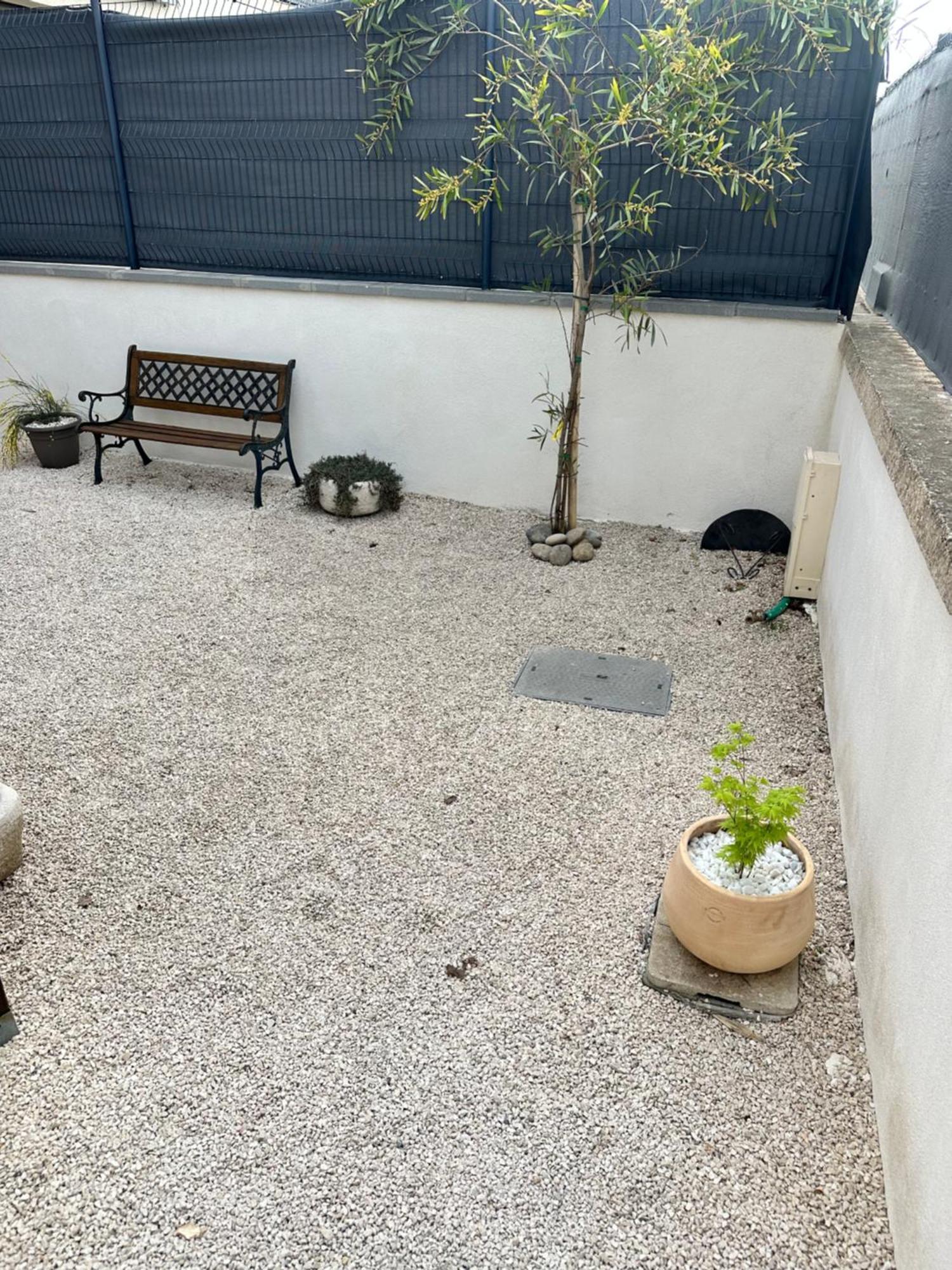 Appartement T2 Avec Terrasse Et Cour Cavaillon Eksteriør billede